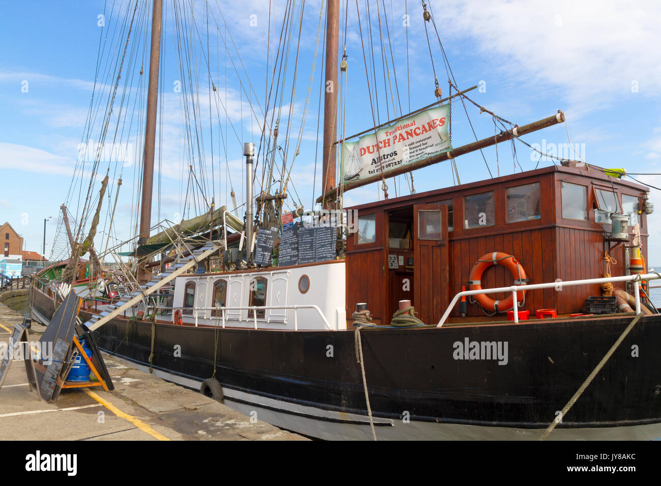 Le café flottant, restaurant et bar du nom de l'Albatros à Wells Next The Sea Norfolk Banque D'Images