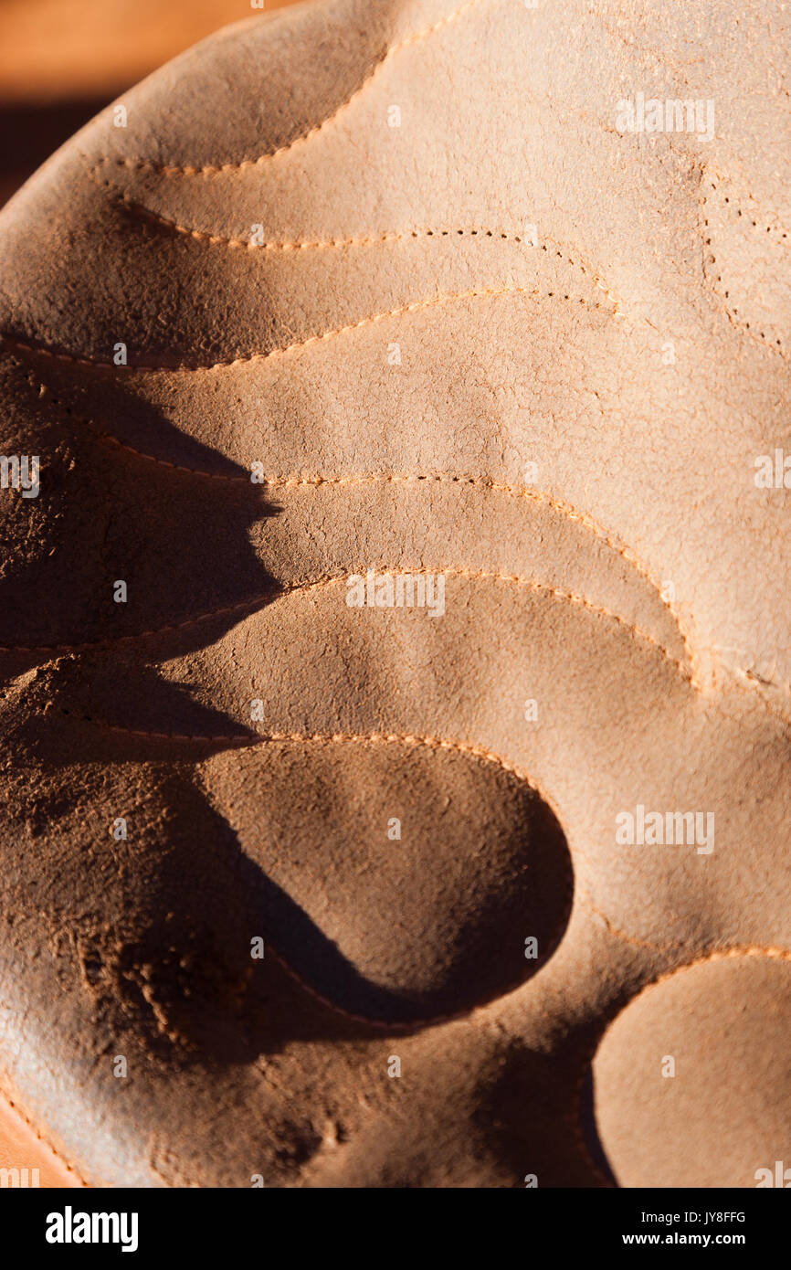 Monument Valley, Utah, USA. Jolie broderie vu sur cuir selle. Banque D'Images