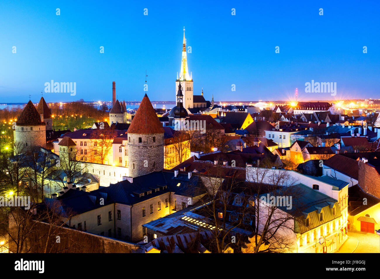 Vue panoramique de la vieille ville de Tallinn à partir de la plate-forme d'observation Piiskopi, Tallinn, Estonie Banque D'Images
