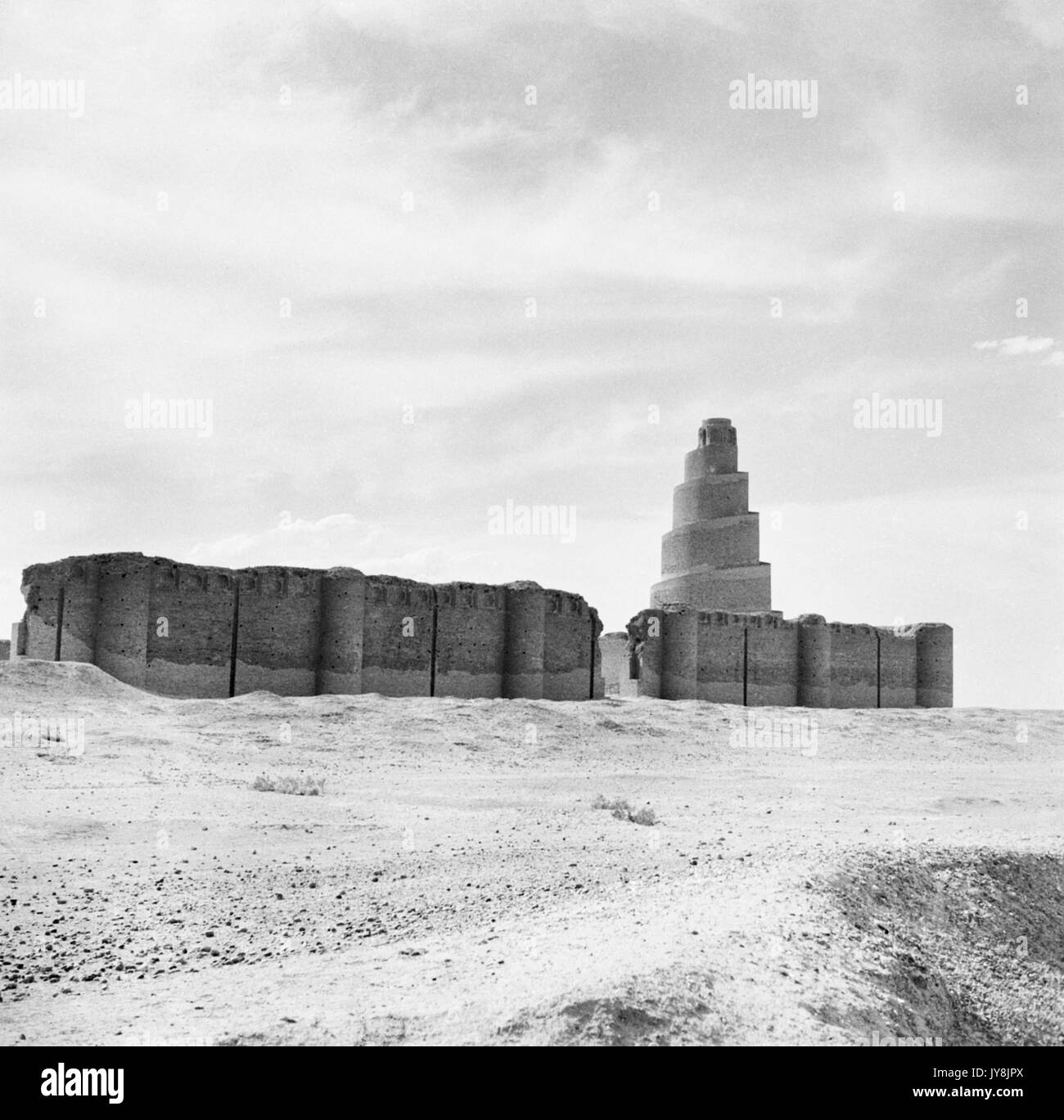 Samarra, le Gouvernorat de Saladin, l'Iraq. Une fois la capitale du califat abbasside au 9ème siècle de notre ère. Le célèbre minaret en spirale de la Grande Mosquée de Samarra, a été construit en 847 CE par le calife al-Mutawakkil. La ville est entré en déclin rapide après l'effondrement de l'Empire abbasside, mais reste un lieu de pèlerinage pour les Musulmans. Banque D'Images