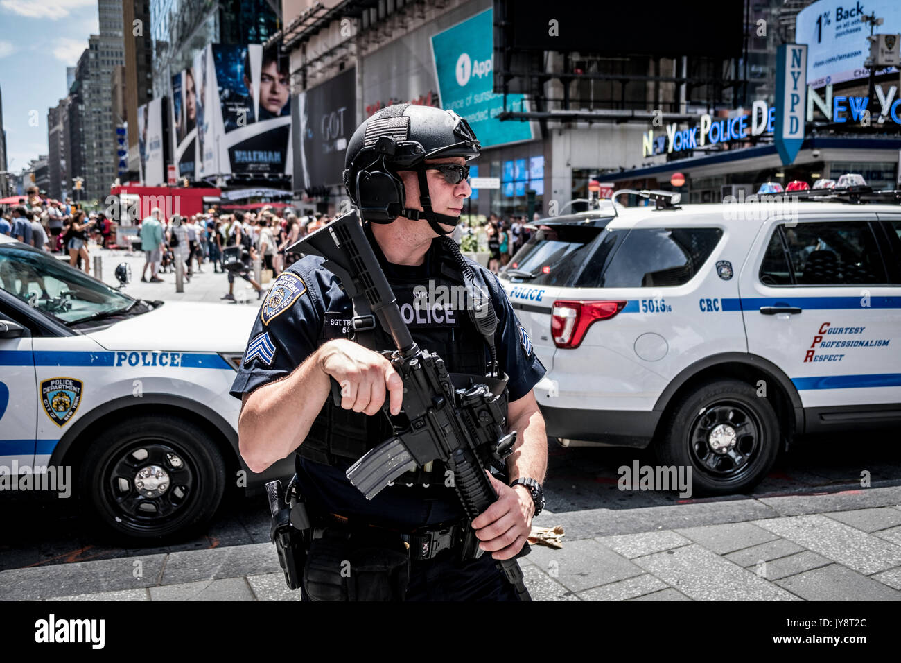 New York, États-Unis d'Amérique - le 8 juillet 2017. Un policier de la lutte  antiterroriste de la police de bureau a également connu sous le nom de TC à  l'époque Square. Le