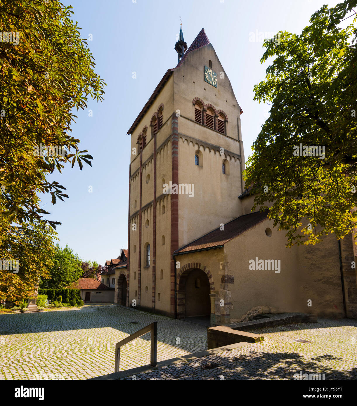 Tour de l'horloge de la cathédrale St Mary et mark sur l'île de Reichenau - lac de Constance, Bade-Wurtemberg, Allemagne, Europe Banque D'Images