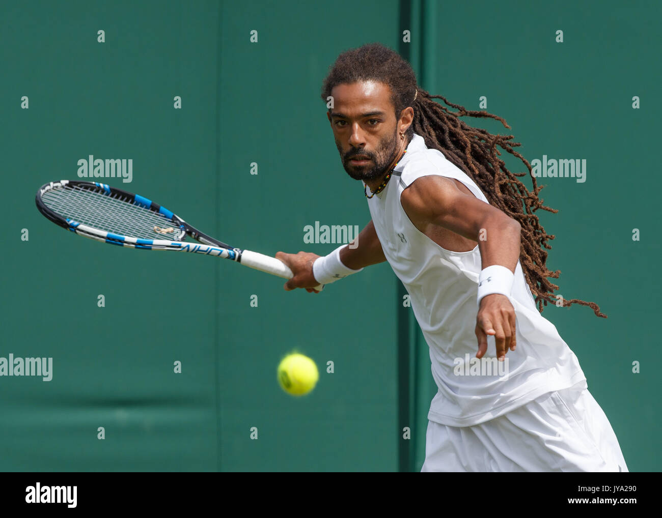 DUSTIN BROWN en action à Wimbledon Banque D'Images