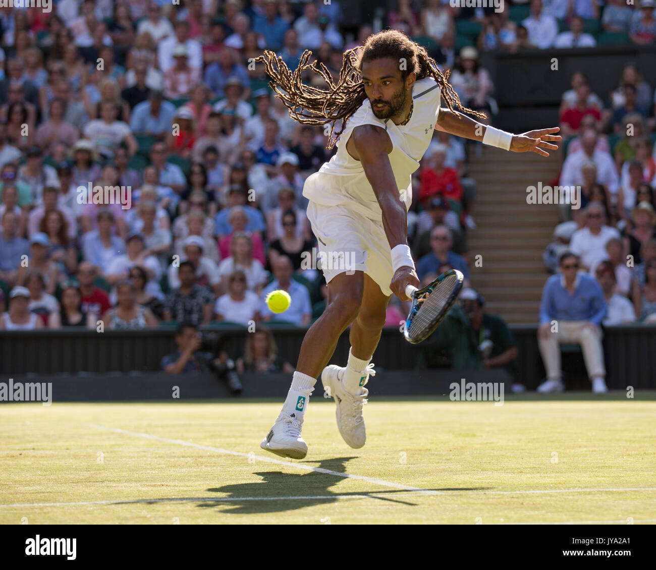DUSTIN BROWN en action à Wimbledon Banque D'Images