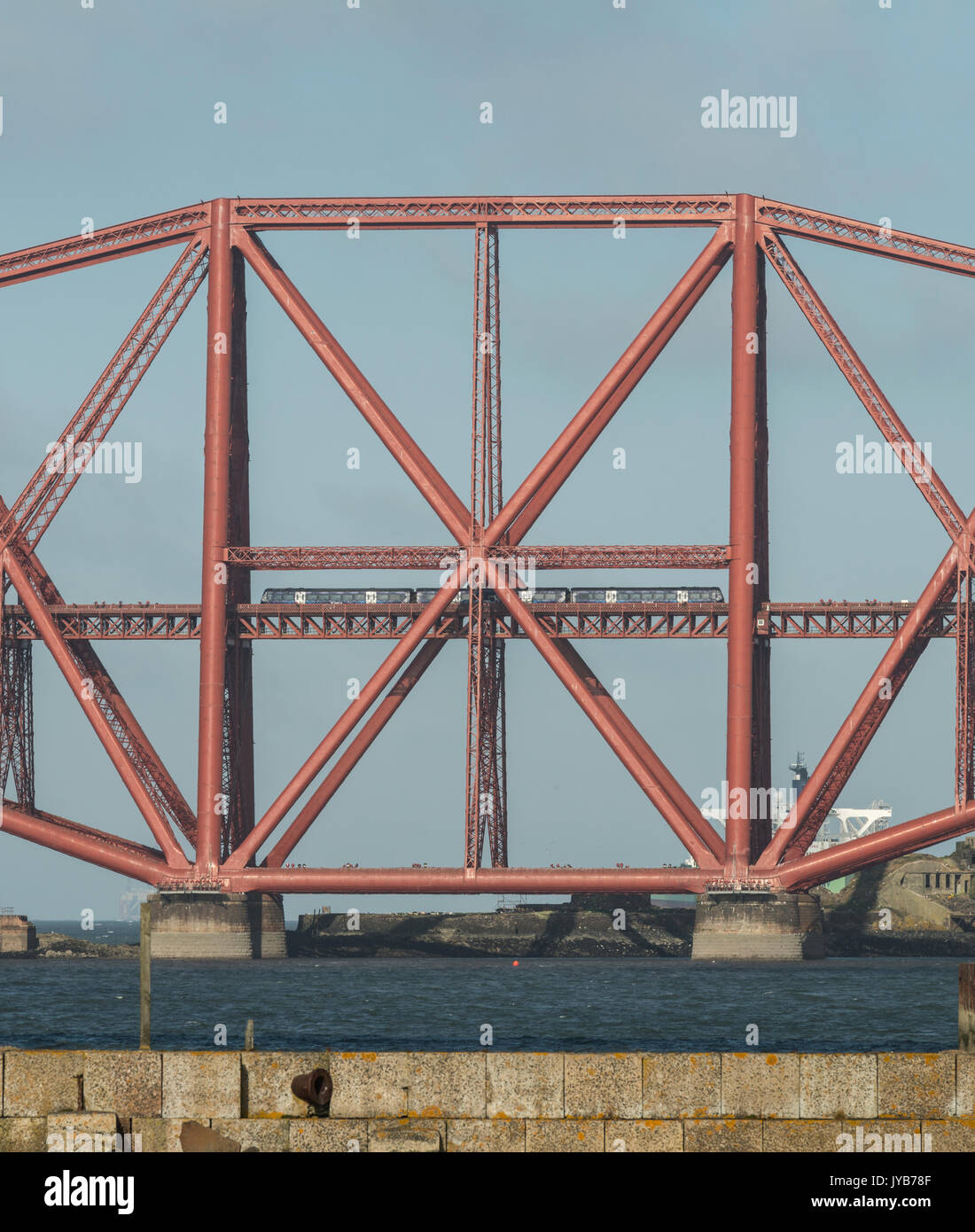 La section cantilever centre pont du Forth, Firth of Forth, Ecosse, Royaume-Uni Banque D'Images
