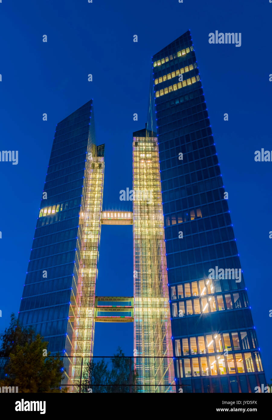 Mettre en lumière la nuit, les tours de Munich, Bavaria, Germany, Europe Banque D'Images