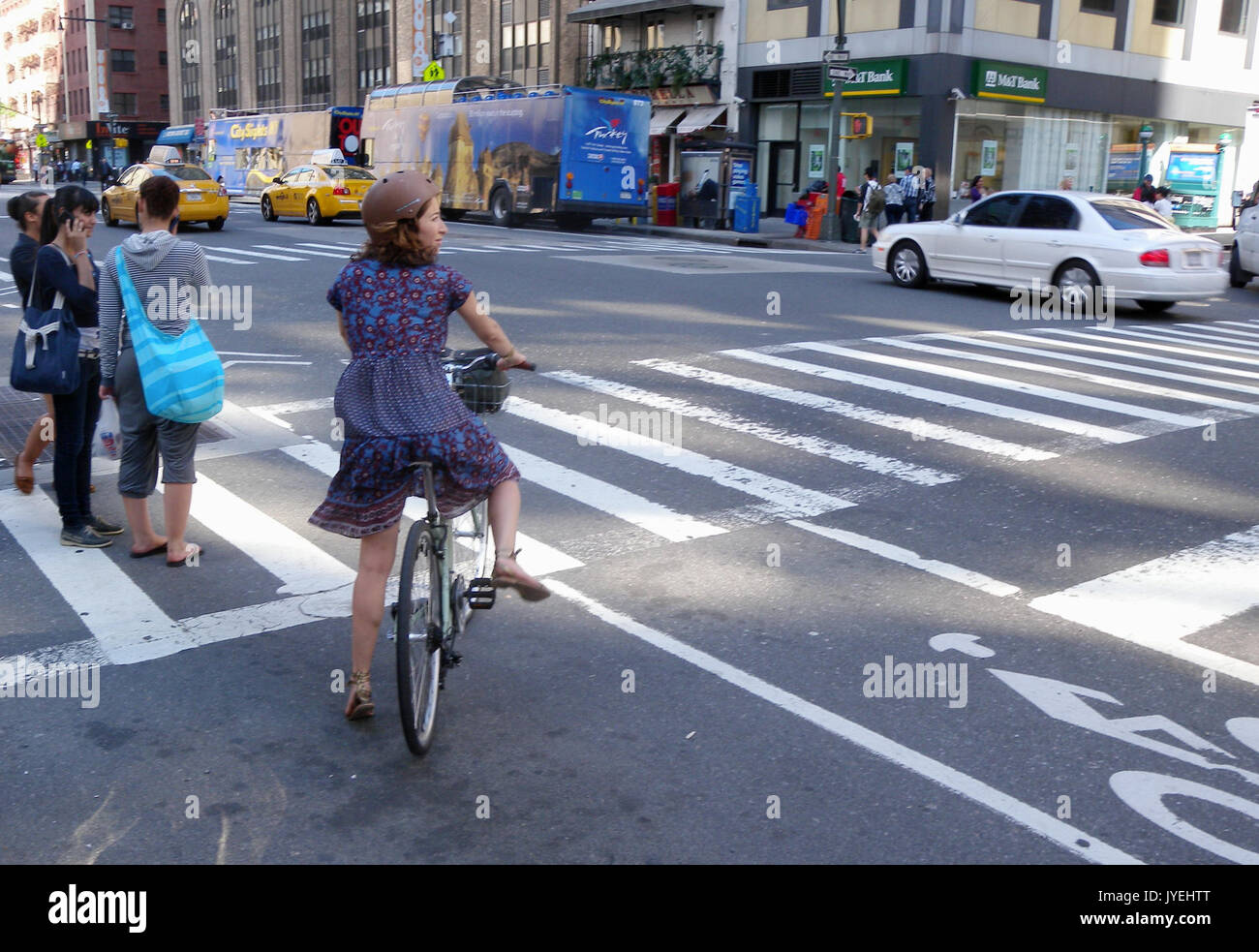 8 D 50 rt tourner robe bleue jeh Banque D'Images