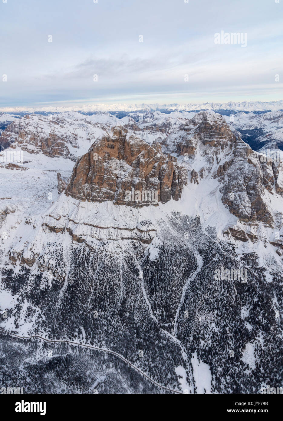 Vue aérienne de l'harfang ridges du Gruppo delle Tofane Dolomites Cortina D'ampezzo province de Belluno Vénétie Italie Europe Banque D'Images