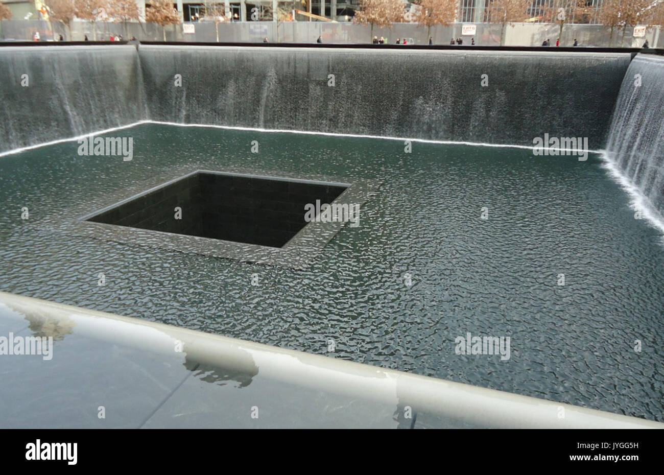 911 Memorial piscine et fontaine avec l'eau qui coule Banque D'Images