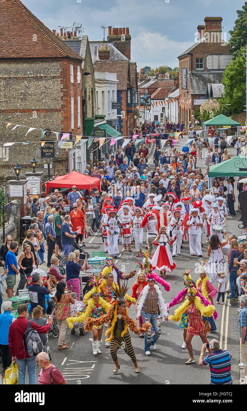 Arundel, Sussex, Angleterre, 19 août 2017 : Street dancers lancer le début de l'assemblée annuelle du Festival d'Arundel. Crédit : Matthieu Thomas/Alamy Live News Banque D'Images