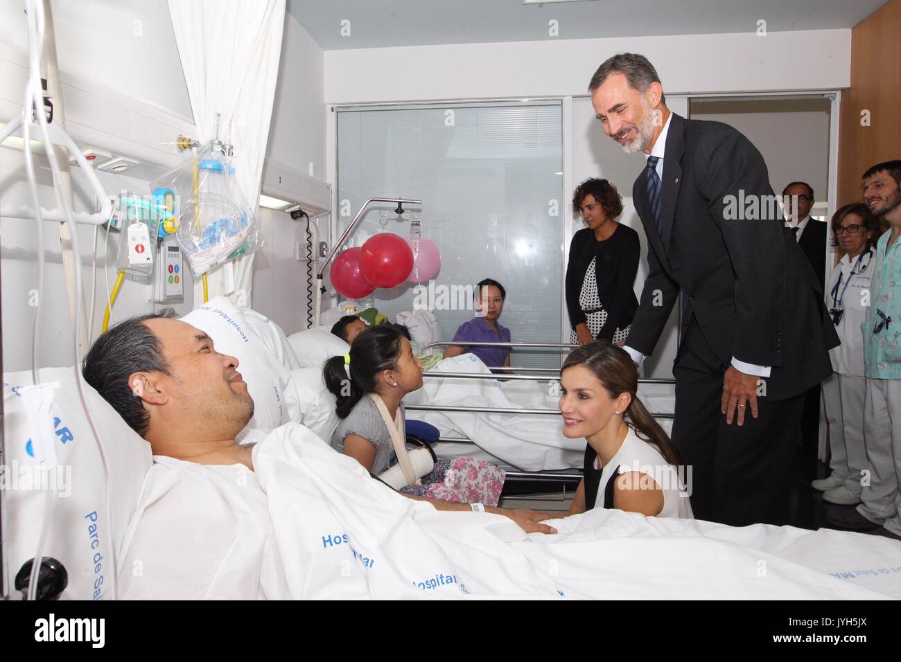 Barcelone, Catalogne, Espagne. Août 19, 2017. Le roi Felipe VI d'Espagne, LA REINE LETIZIA d'Espagne visiter les victimes de l'attentat terroriste de jeudi dernier à l'hôpital de la Santa Creu i Sant Pau. Treize personnes ont été tuées et des dizaines de blessés dans la région de Las Ramblas de Barcelone lorsqu'un van a frappé la foule le 17 août. Crédit : Jack Abuin/ZUMA/Alamy Fil Live News Banque D'Images