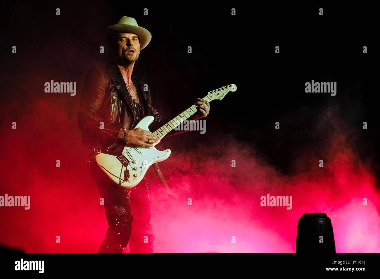 Londres, Royaume-Uni. Août 19, 2017. Matt Goss et Luke Goss de Bros jouer l'O2 Arena, Greenwich, Londres, le samedi 19 août 2017. Il a été 28 ans depuis que les frères jumeaux qui forment Bros joué ensemble. Credit : Julie Edwards/Alamy Live News Banque D'Images