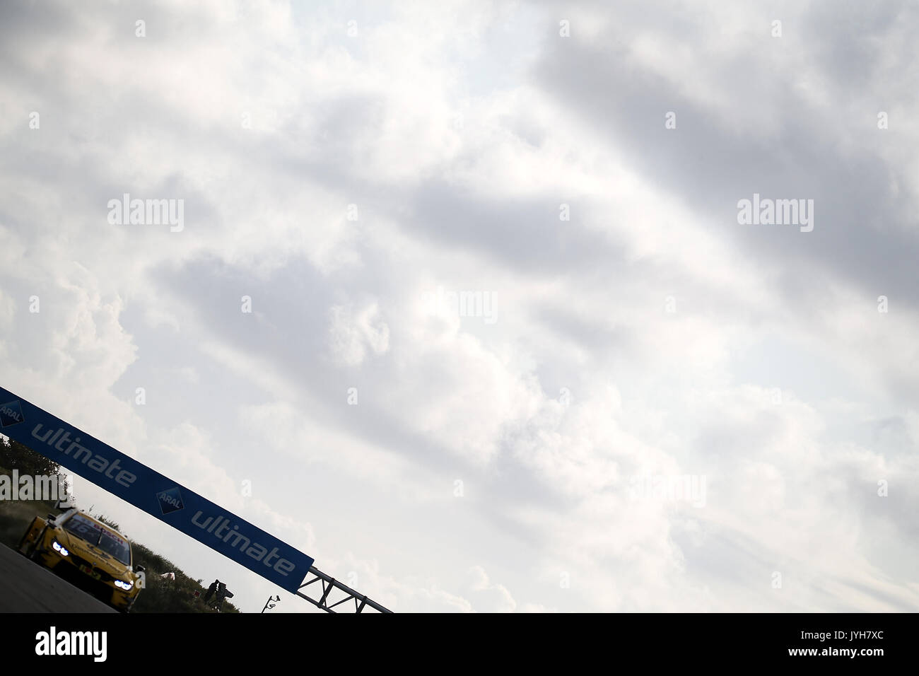 Zandvoort, Pays-Bas. 20e août, 2017. Le circuit zandvoort, Zandvoort, dtm 2017, 12.lauf zandvoort, Zandvoort, Pays-Bas. 20e août, 2017. , Im bild Timo Glock (deu# 16) bmw team rmr, la Deutsche Post bmw m4 dtm photo : Cronos/hasan bratic crédit : Cronos/Alamy live news Banque D'Images