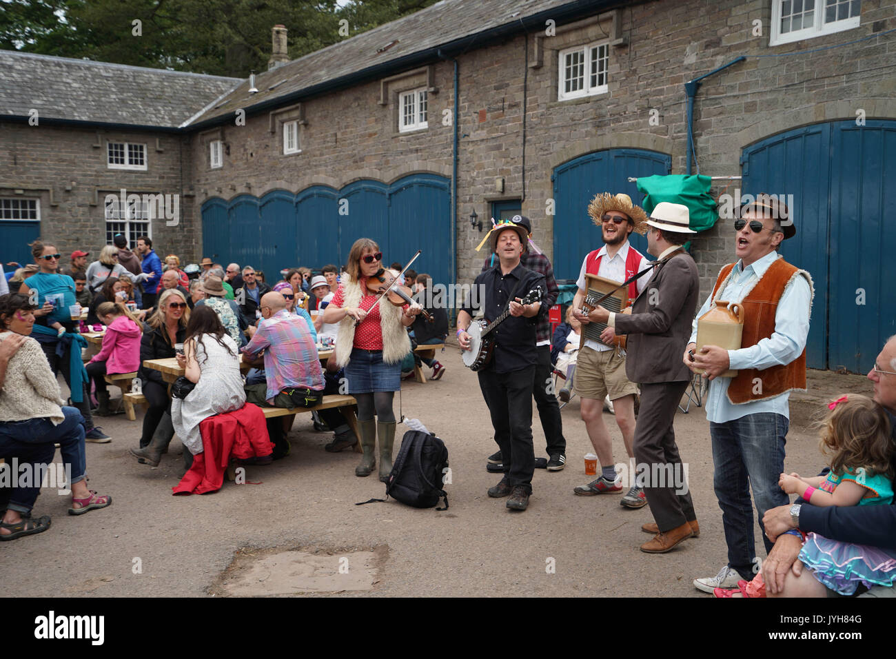 Brecon Beacons, UK. Août 19, 2017. Vues générales de l'homme vert 2017 Festival à Brecon Beacons, William Henri Gebhard (1827-1905), le Pays de Galles. Date de la photo : Samedi, Août 19, 2017. Credit : Roger Garfield/Alamy Live News Banque D'Images