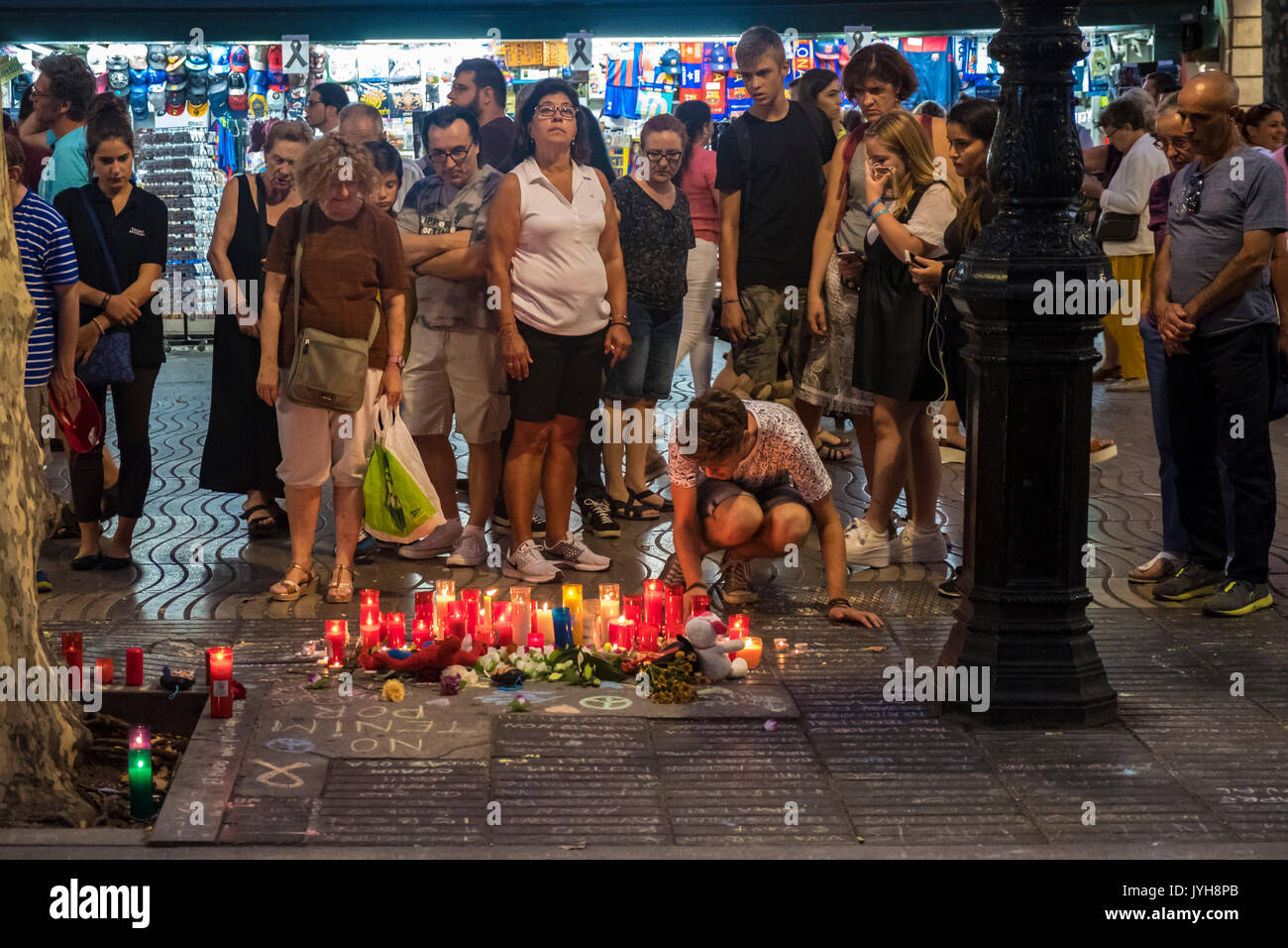 Barcelone, Espagne. Août 19, 2017. Le 19 août 2017 la ville de Barcelone a subi l'attaque terroriste d'ISIS, avec un total de 13 morts et des centaines de blessés. La ville a été un exemple de générosité à l'égard des victimes et de fraternité avec le peuple musulman. Barcelone crie au monde entier : Nous n'avons pas peur ! Credit : Miguel Galmés/Alamy Live News Banque D'Images