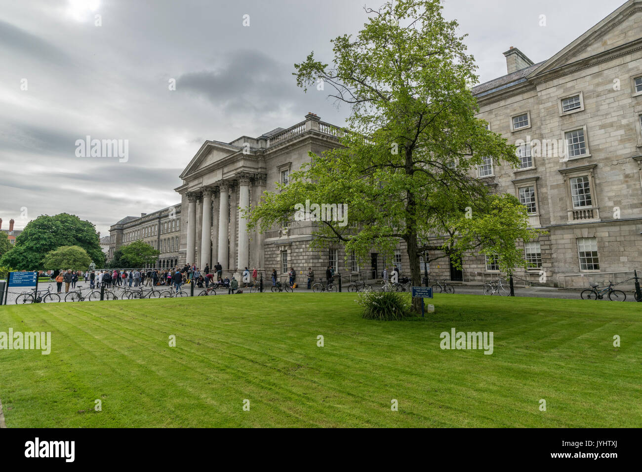 Le théâtre public au Trinity College vu du jardin de la place du Parlement. Dublin, Leinster, Irlande, Europe. Banque D'Images