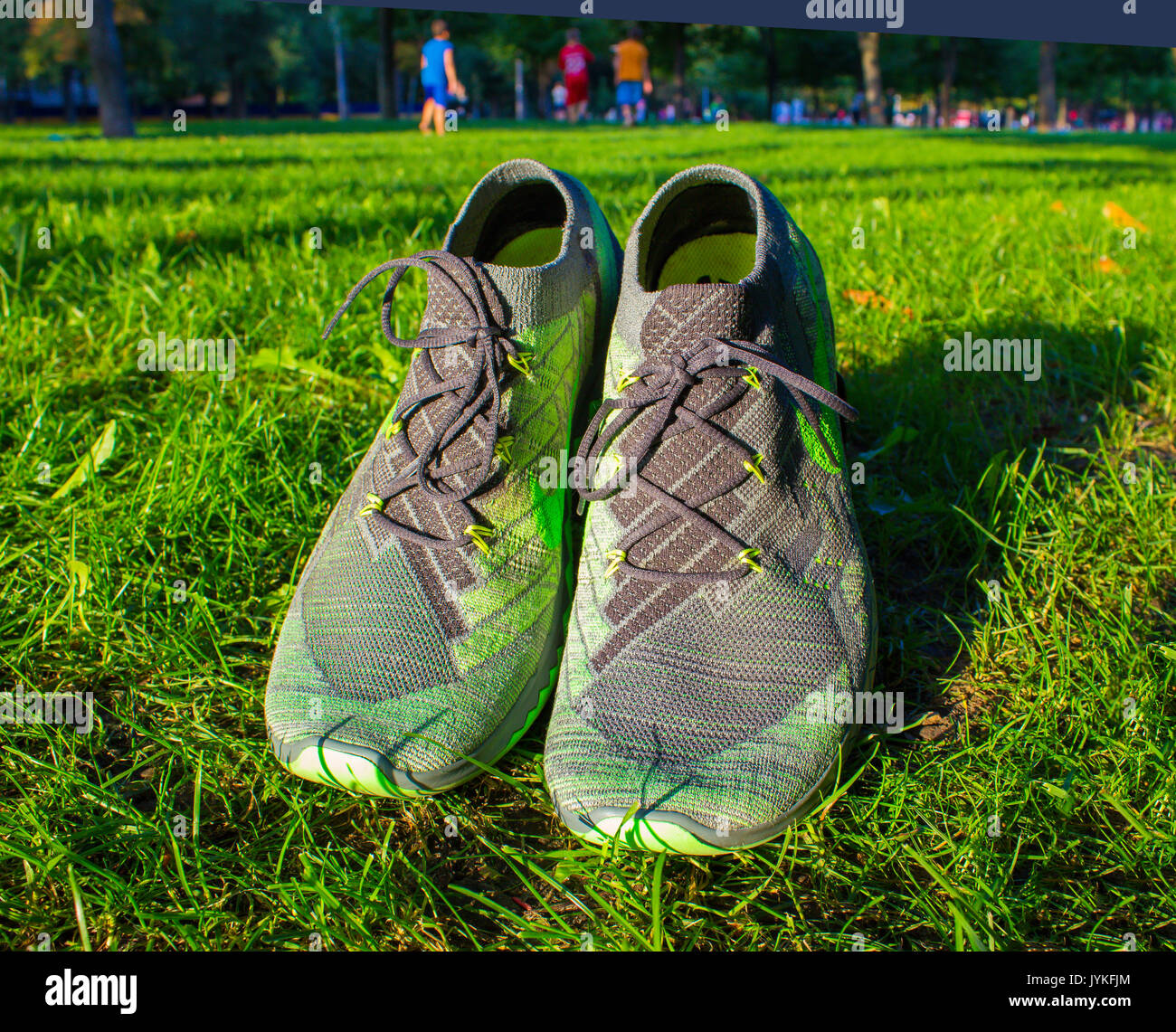 Dnepropetrovsk, Ukraine - 21 août, 2016 : Nouveau style chaussures Nike sur  l'herbe verte - exemple editorial Photo Stock - Alamy