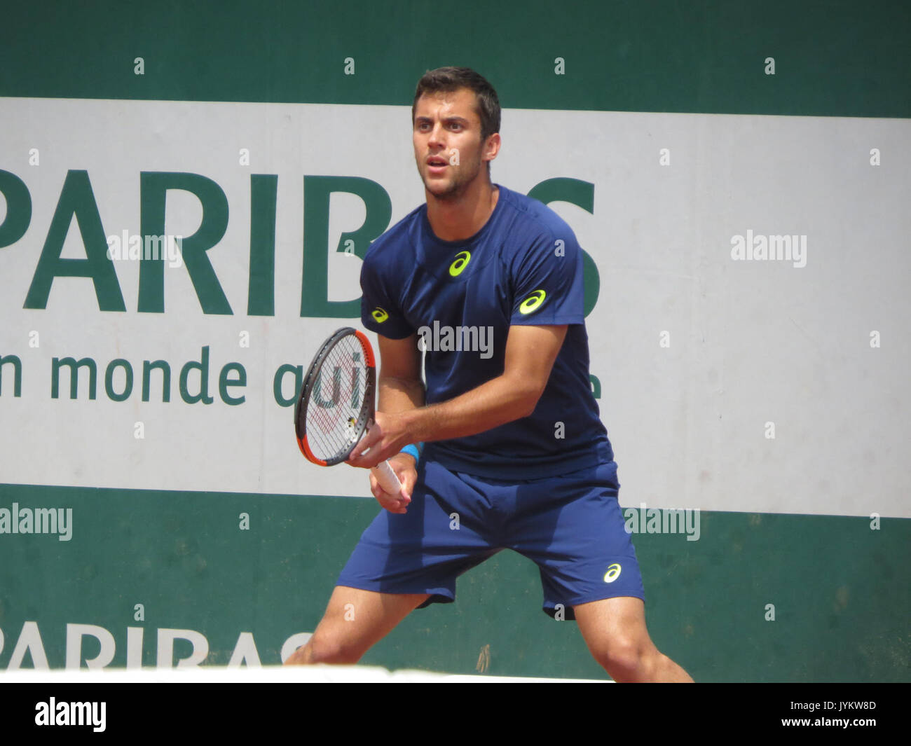 Le tournoi qualificatif Roland Garros 2017 55 fait référence à un match ou une série de matchs spécifiques organisés dans le cadre du processus de qualification pour l’Open de France. C'est un élément clé de la saison de tennis menant à l'événement majeur. Banque D'Images