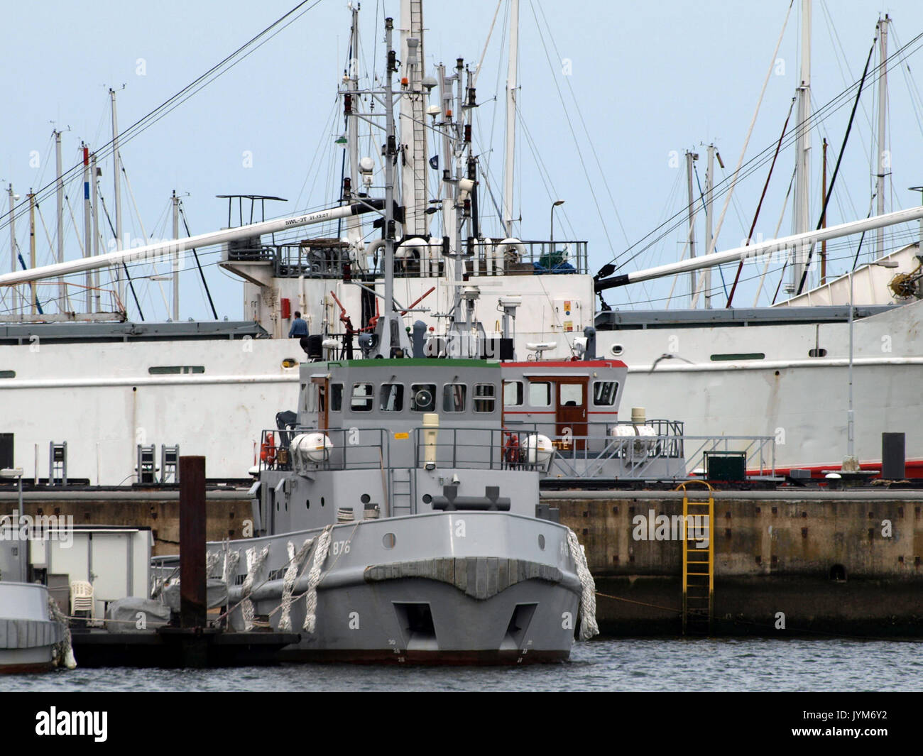 A876 Hr. Mme Hunze côte (tug) Banque D'Images