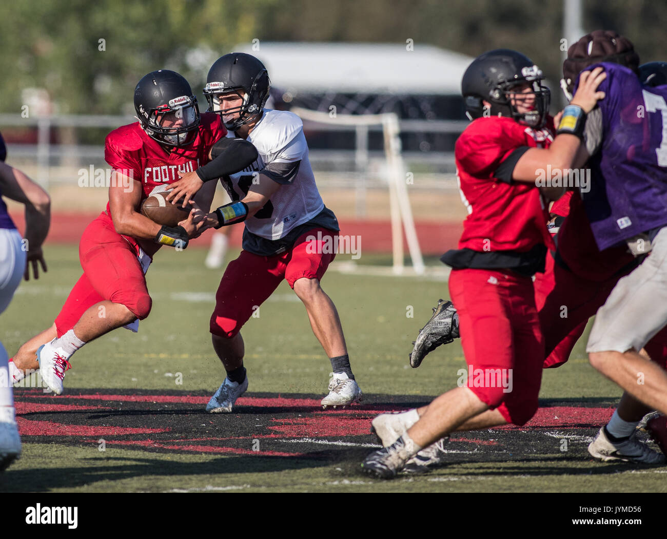 L'action de football avec double vs. foothill high school à palo cedro, en Californie. Banque D'Images