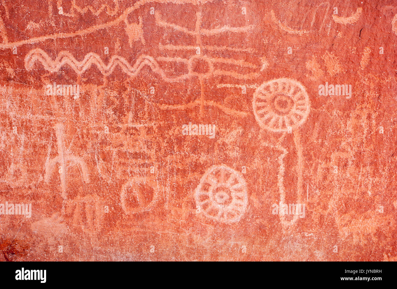 Amérique du Nord ; United States ; Nevada ; Vallée de Feu Park, déserts, l'art autochtone ; ou Pre-Puebloan ; Pétroglyphes Anasazi Atlatl Rock ; Banque D'Images