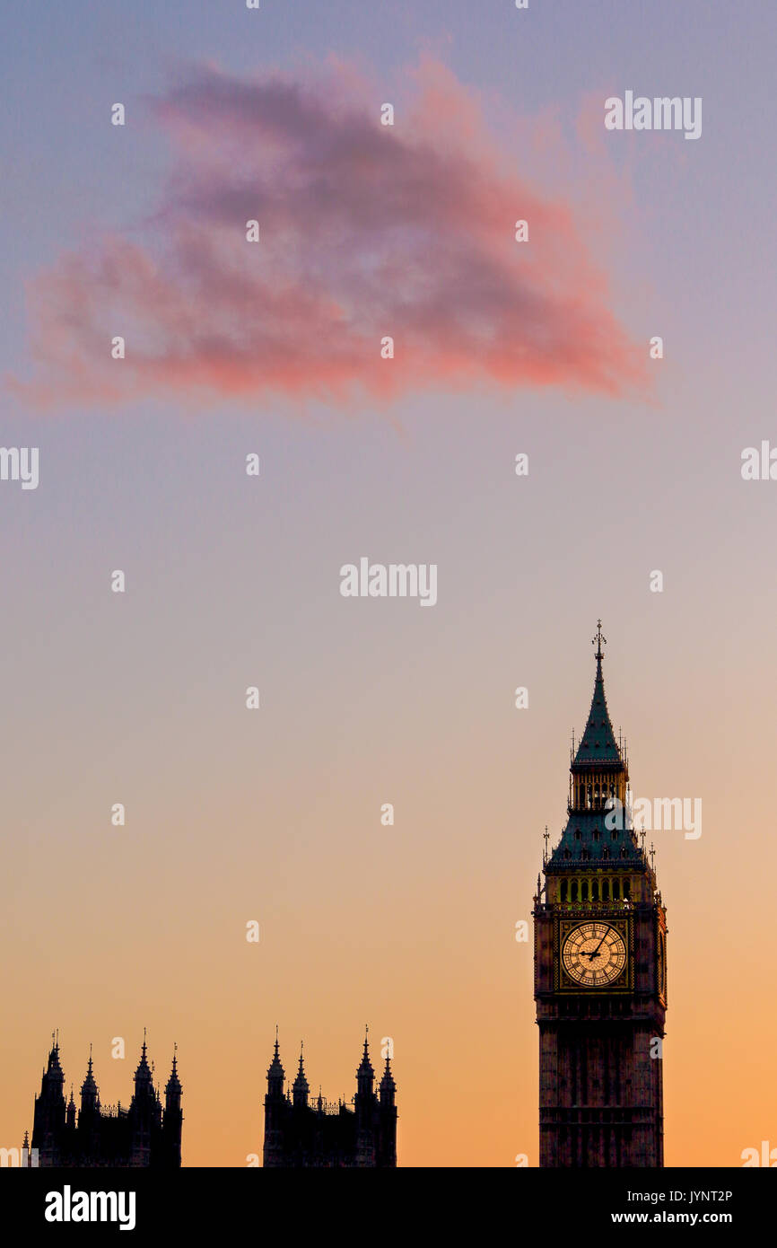 La tour de Big Ben au crépuscule. Banque D'Images