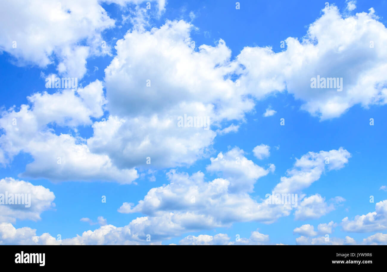 Ciel avec nuages. Banque D'Images