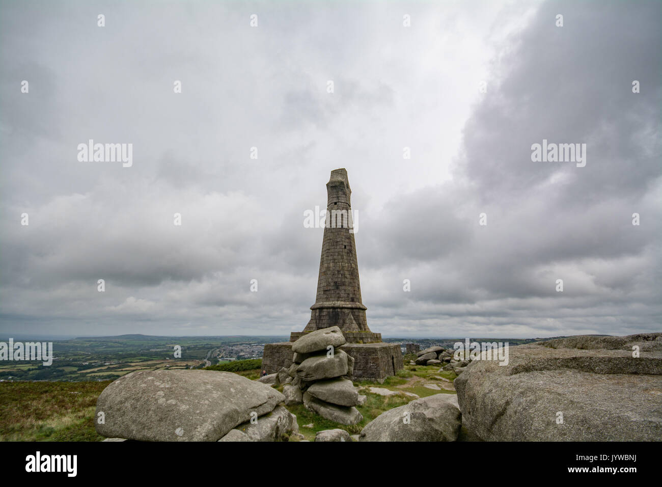 Le monument à Francis Basset sur le haut de Carn Brea dans Cornwall Banque D'Images