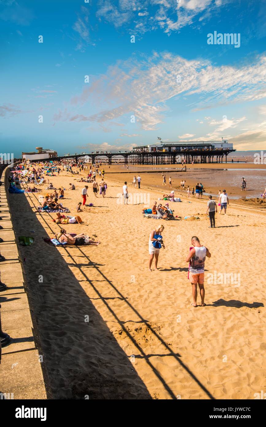 Jouer sur le sable Cleethorpes Ray Boswell Banque D'Images