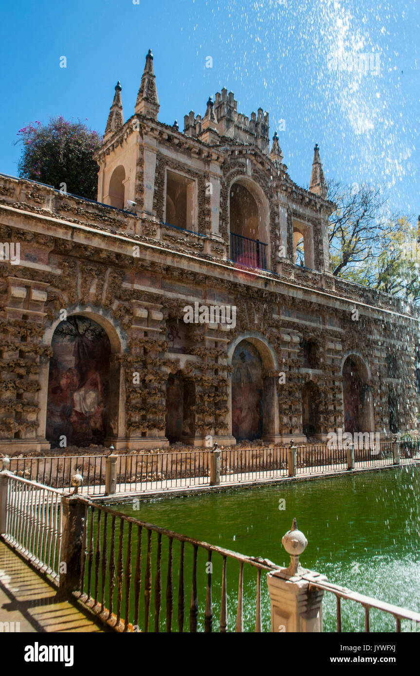 Espagne : Fuente de Mercurio, la Fontaine de mercure dans les jardins de l'Alcazar de Séville, le palais royal exemple exceptionnel de l'architecture mudéjar Banque D'Images