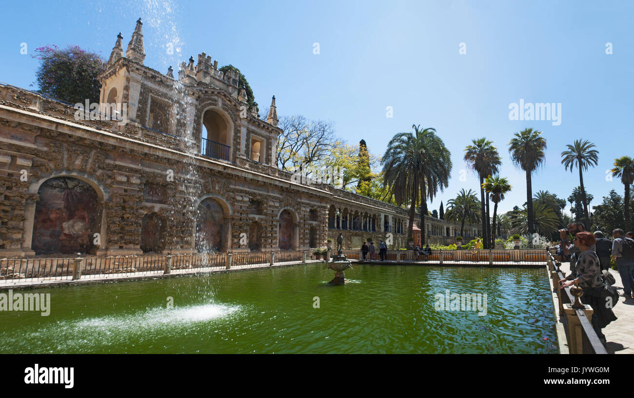 Espagne : Fuente de Mercurio, la Fontaine de mercure dans les jardins de l'Alcazar de Séville, le palais royal exemple exceptionnel de l'architecture mudéjar Banque D'Images