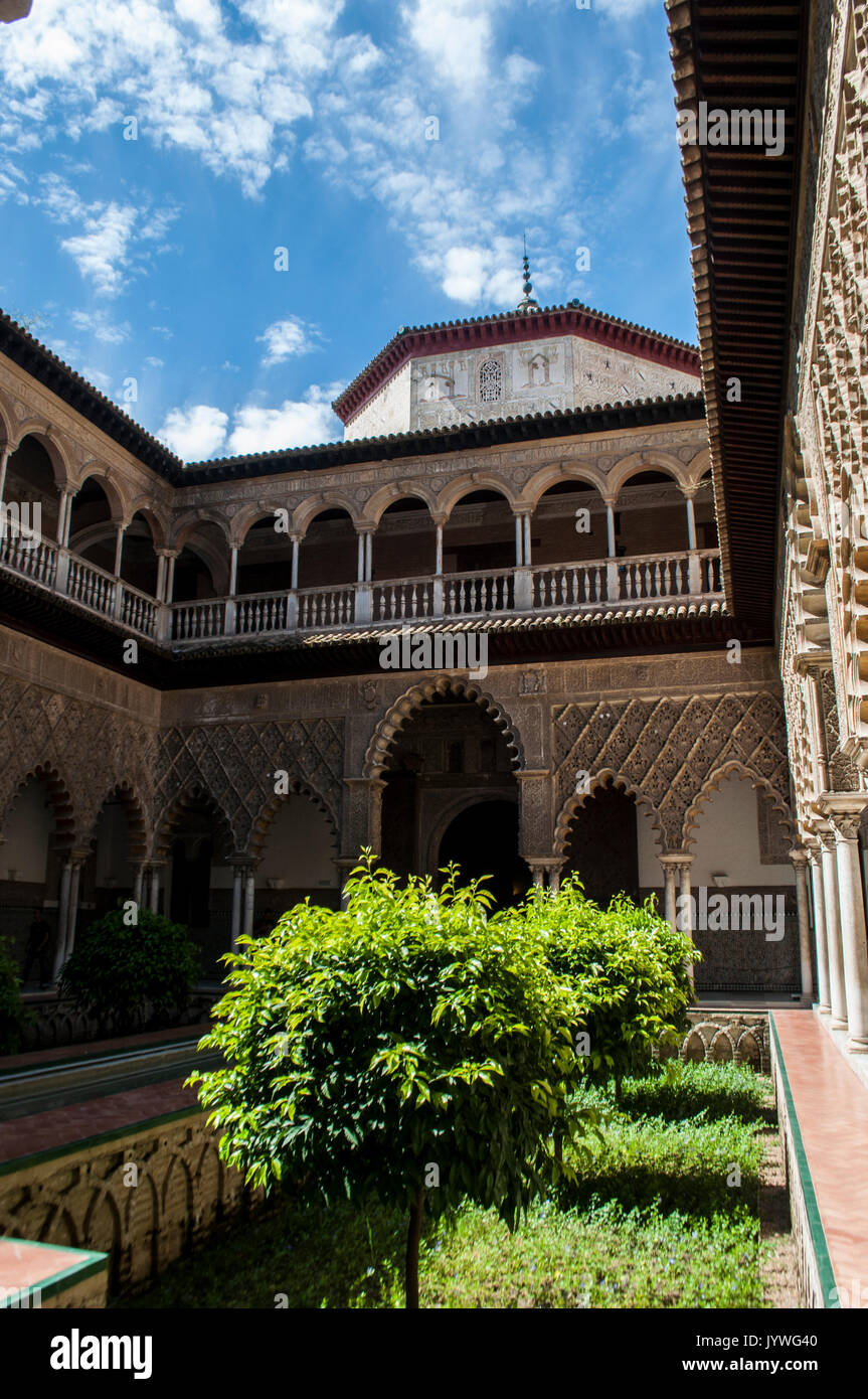 Espagne : Patio de las Apartment Doncellas, cour de la filles du roi Pierre I Palace dans l'Alcazar de Séville, le célèbre palais royal Banque D'Images