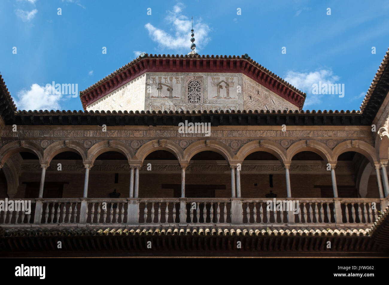 Espagne : vue sur le Patio de las Apartment Doncellas, la Cour de la filles du roi Pierre I Palace dans l'Alcazar de Séville, le célèbre palais royal Banque D'Images