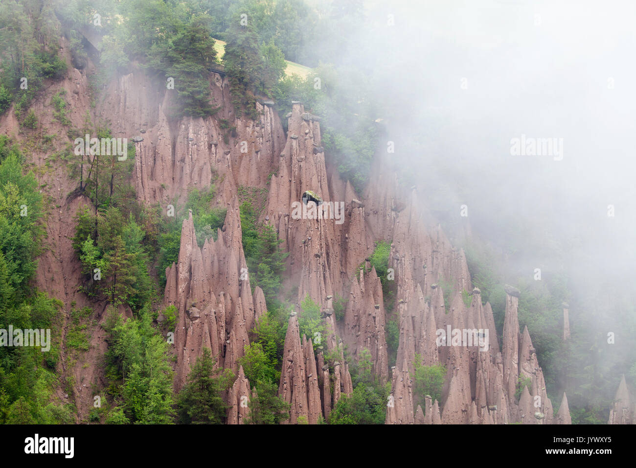 Pyramides de la terre dans la région de Padang, le Tyrol du Sud Banque D'Images