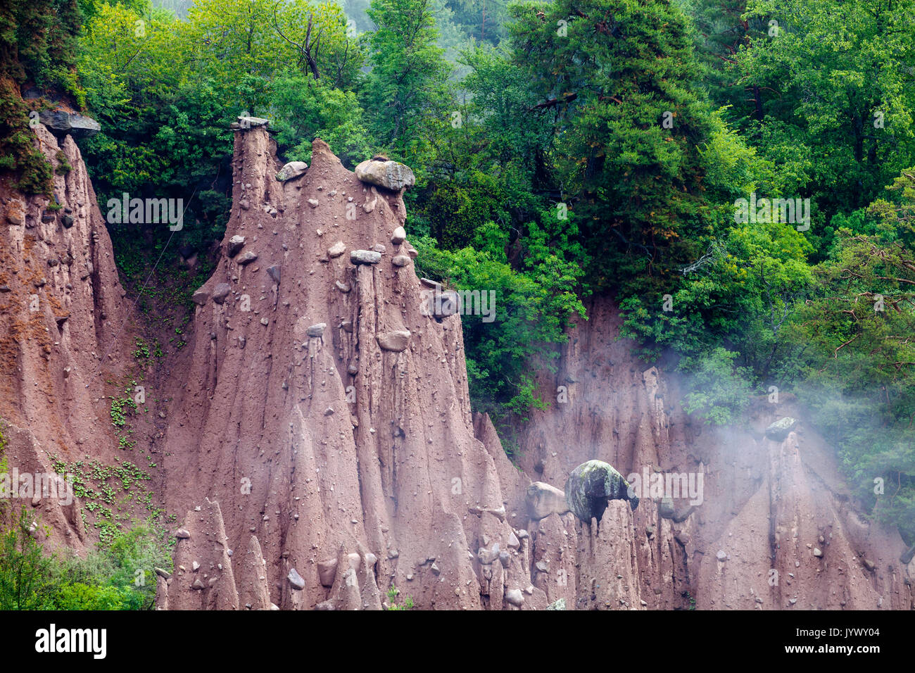 Pyramides de la terre dans la région de Padang, le Tyrol du Sud Banque D'Images