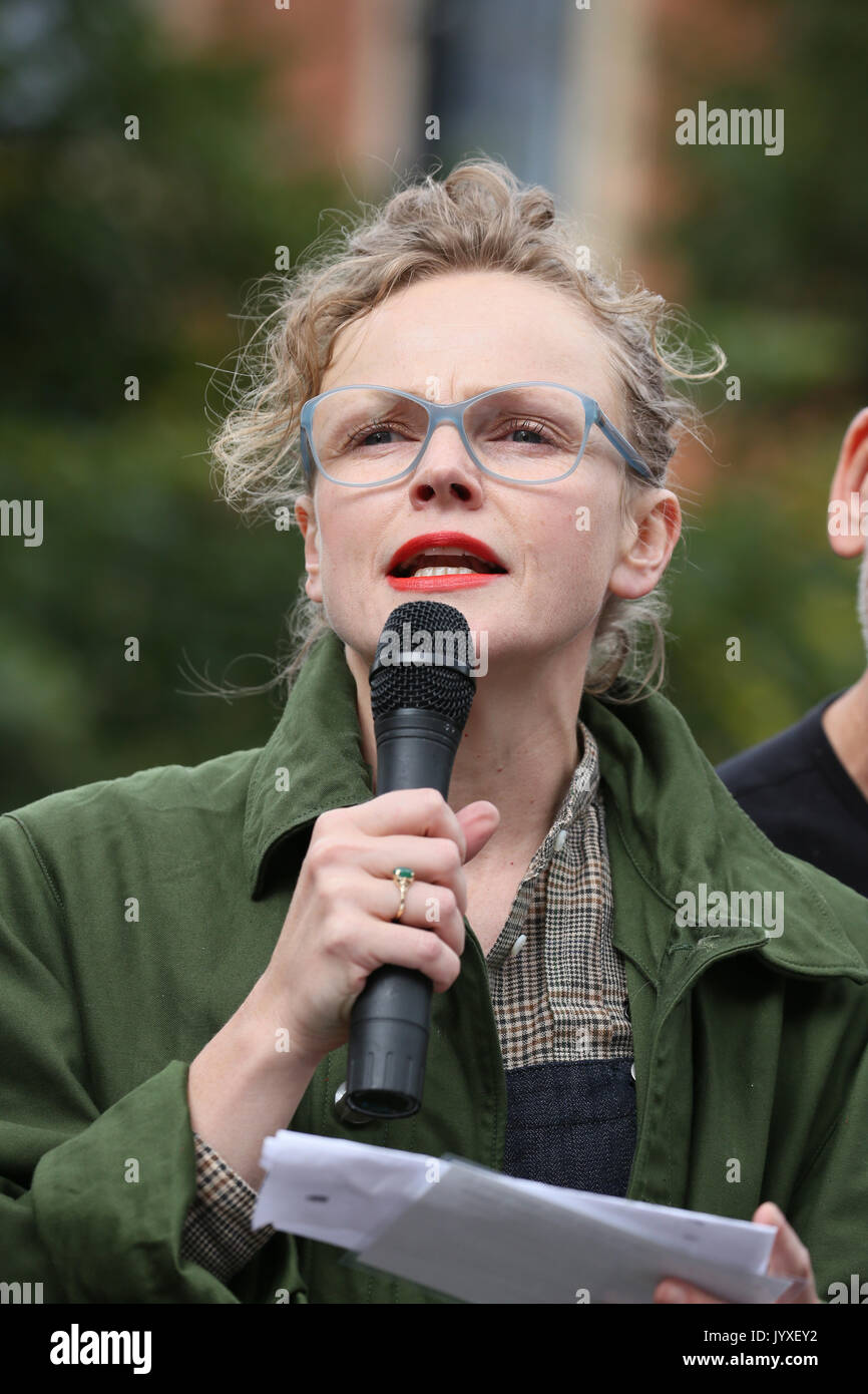 Manchester, UK. 20e Août, 2017. Actrice, Maxine Peake parlant à l'anniversaire de la Peterloo massacre qui a eu lieu en 1819, lorsque la cavalerie chargée dans une foule qui s'étaient rassemblés pour exiger la réforme de la représentation parlementaire, Albert Square, Manchester, 20 août 2017 (C)Barbara Cook/Alamy Live News Crédit : Barbara Cook/Alamy Live News Banque D'Images