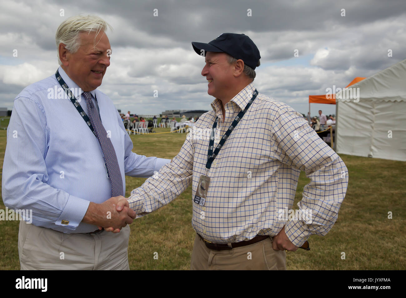 Biggin Hill, Royaume-Uni. 20e Août, 2017. Randolph Churchill, Sir Winston Churchill, le petit-fils et sa famille assister à la deuxième journée de l'aéroport de Biggin Hill London Festival of Flight. L'airshow cette année est répartie sur deux jours avec des foules immenses attend les deux jours.Le point culminant de la journée a été un écran par le célèbre des flèches rouges. Il y a l'avion statique ainsi que des parades aériennes ainsi qu'une fête foraine, stands, reconstitution de guerre les gens et beaucoup plus de divertir la famille Crédit : Keith Larby/Alamy Live News Banque D'Images