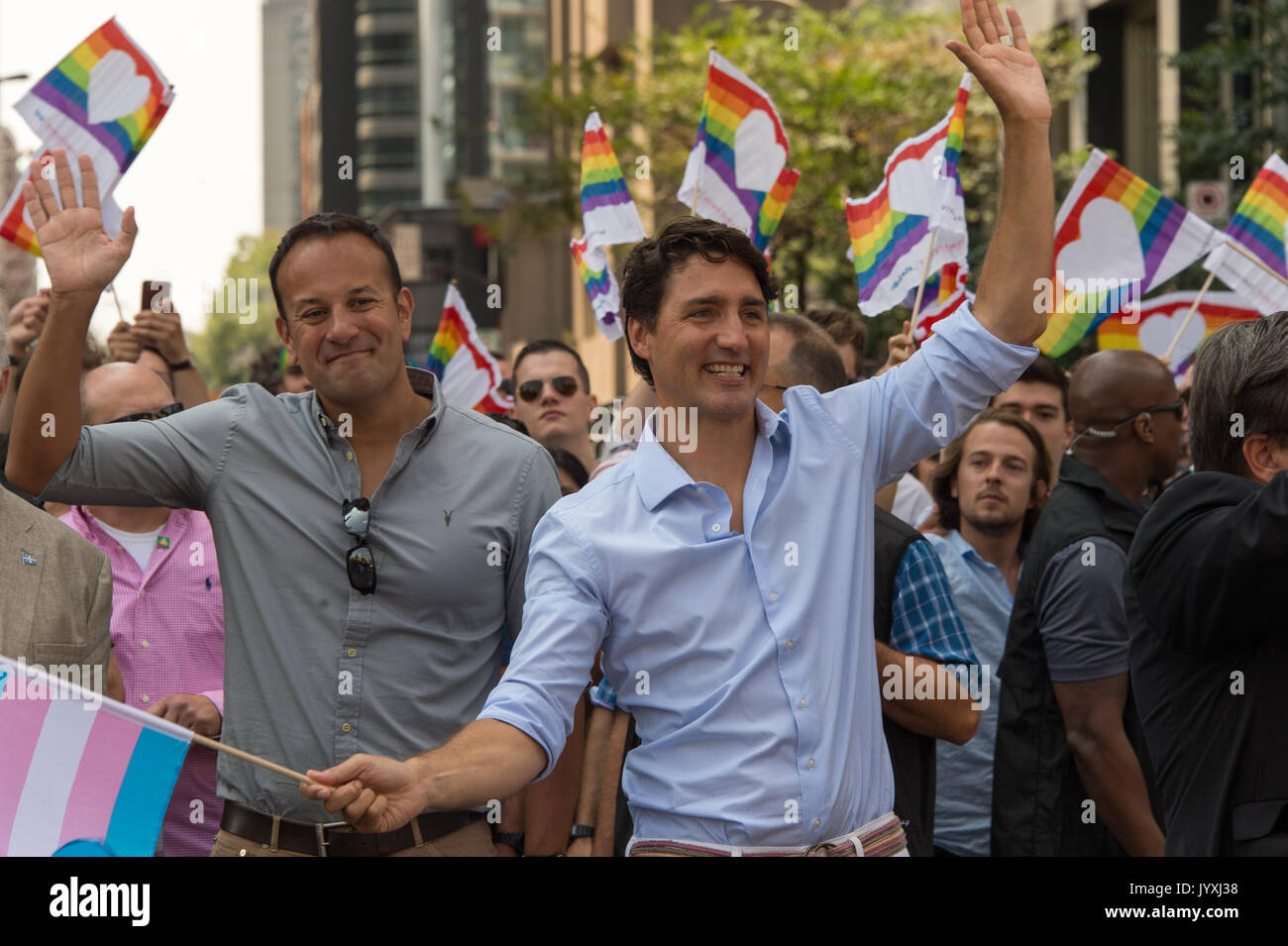 Montréal, Canada. 20e Août, 2017. Le premier ministre du Canada, Justin Trudeau et l'Irlande le premier ministre Leo Varadkar prendre part au défilé de la fierté Montréal. Crédit : Marc Bruxelles/Alamy Live News Banque D'Images