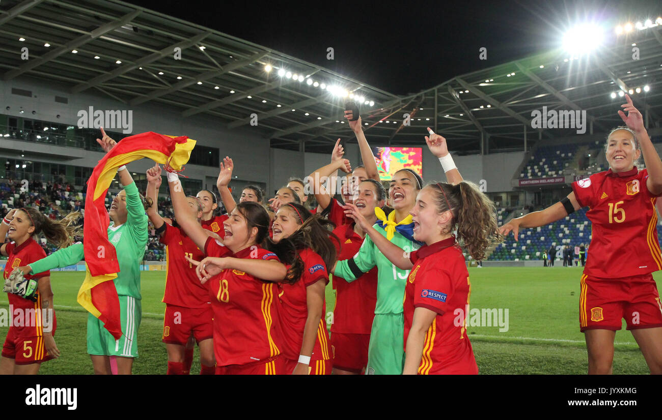 Belfast, Irlande du Nord. 20e Août, 2017. Stade national de football à Windsor Park, Belfast, Irlande du Nord,. 20e Août, 2017. Les femmes de l'UEFA des moins de 19 ans - France 2 Espagne 3. Espagne célébrer remportant la finale. Crédit : David Hunter/Alamy Live News Banque D'Images