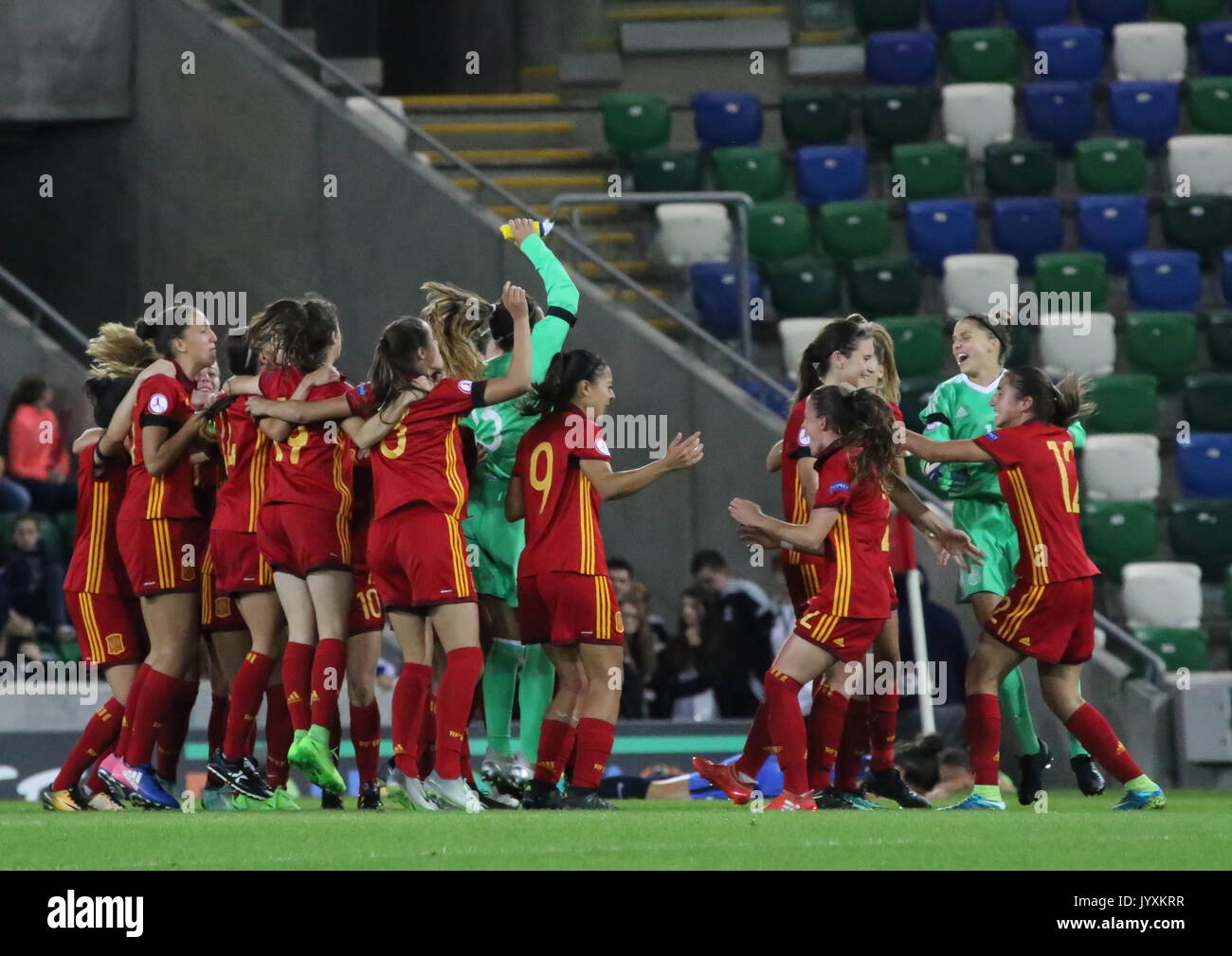 Belfast, Irlande du Nord. 20e Août, 2017. Stade national de football à Windsor Park, Belfast, Irlande du Nord,. 20e Août, 2017. Les femmes de l'UEFA des moins de 19 ans - France 2 Espagne 3. Espagne célébrer remportant la finale. Crédit : David Hunter/Alamy Live News Banque D'Images