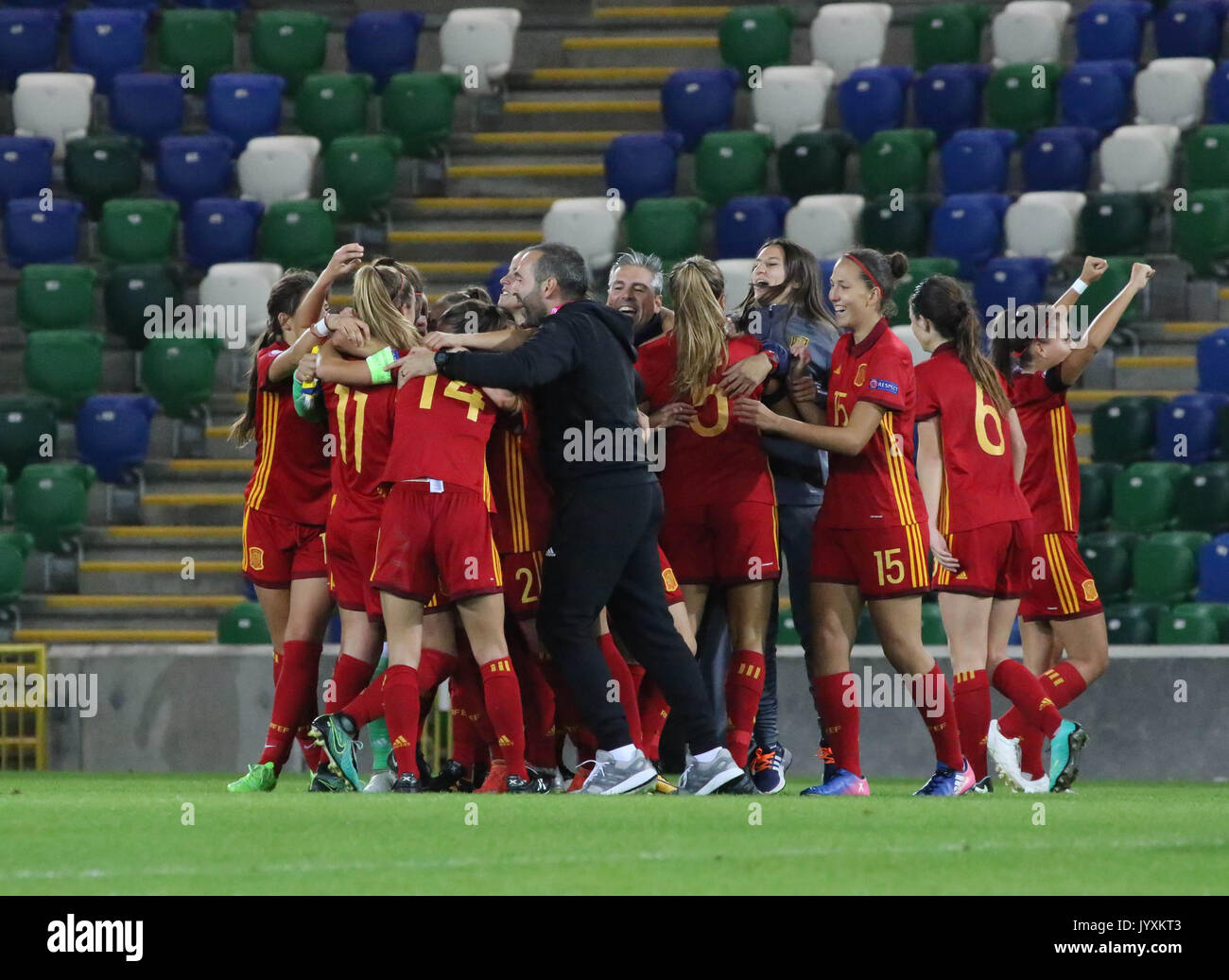 Belfast, Irlande du Nord. 20e Août, 2017. Stade national de football à Windsor Park, Belfast, Irlande du Nord,. 20e Août, 2017. Les femmes de l'UEFA des moins de 19 ans - France 2 Espagne 3. Espagne célébrer remportant la finale. Crédit : David Hunter/Alamy Live News Banque D'Images