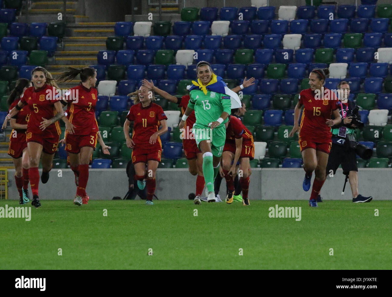 Belfast, Irlande du Nord. 20e Août, 2017. Stade national de football à Windsor Park, Belfast, Irlande du Nord,. 20e Août, 2017. Les femmes de l'UEFA des moins de 19 ans - France 2 Espagne 3. Espagne célébrer remportant la finale. Crédit : David Hunter/Alamy Live News Banque D'Images