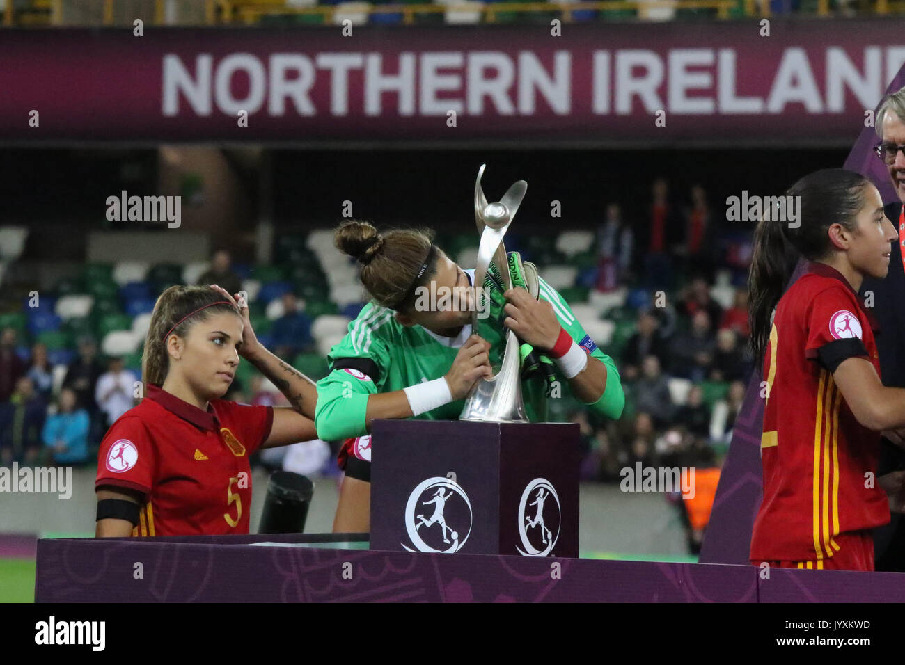 Belfast, Irlande du Nord. 20e Août, 2017. Stade national de football à Windsor Park, Belfast, Irlande du Nord,. 20e Août, 2017. Les femmes de l'UEFA des moins de 19 ans - France 2 Espagne 3. Espagne célébrer remportant la finale. Crédit : David Hunter/Alamy Live News Banque D'Images