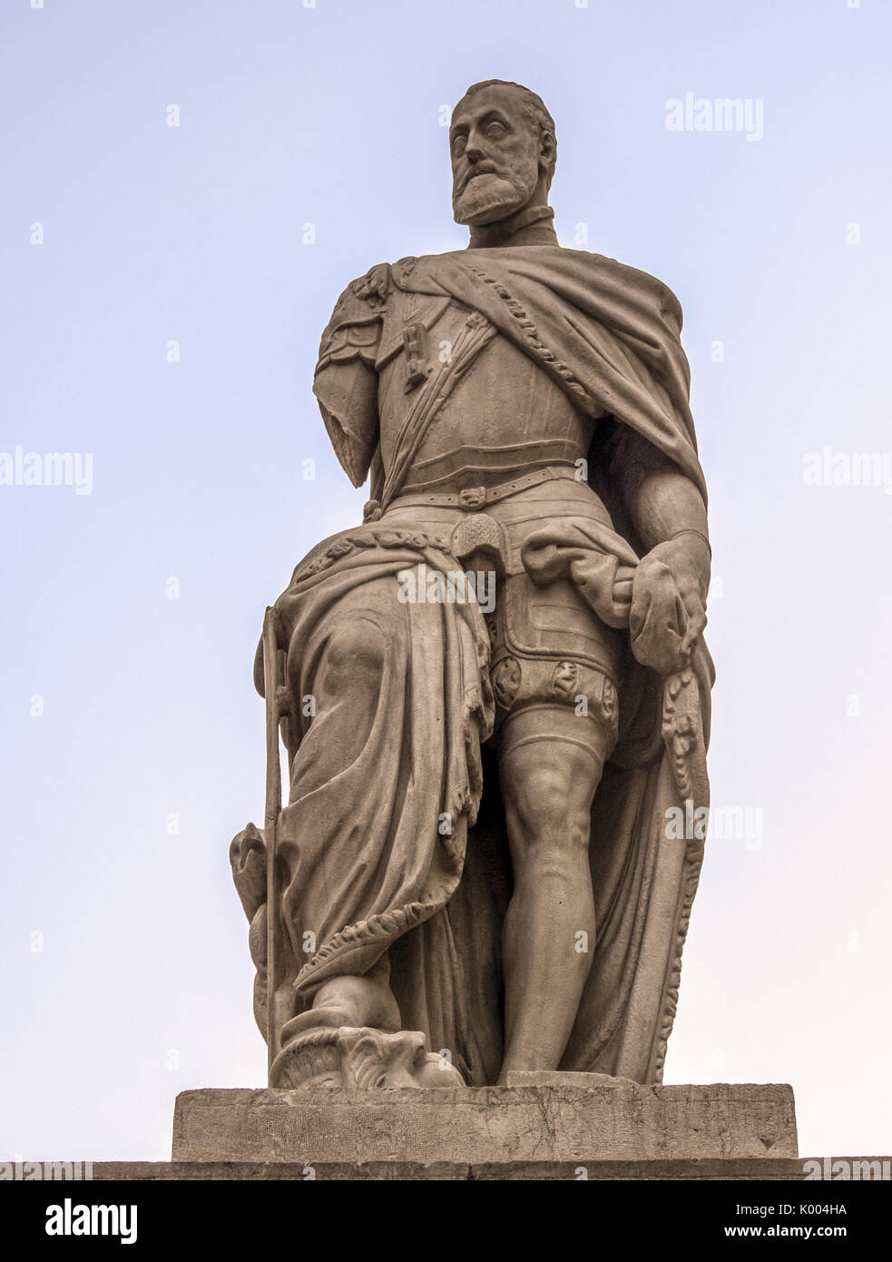 GRENADE, ESPAGNE - 10 MARS 2016 : statue de Charles Ier d'Espagne sur la Plaza Universidad Banque D'Images