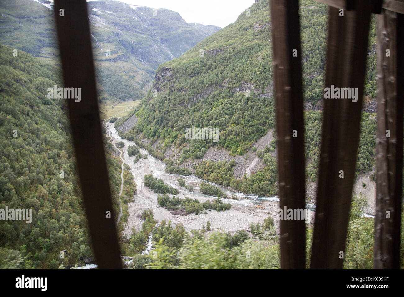 Paysage varié pendant le voyage en train de la Flamsbana in Norway loin de Flam à Myrdal, la Norvège. Banque D'Images