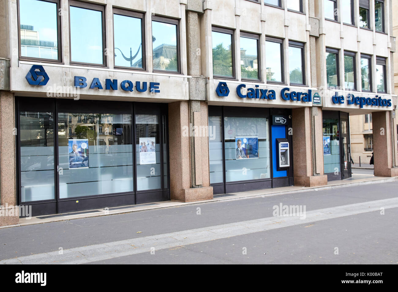 PARIS, FRANCE - 10 MAI 2017 : la banque Caixa Geral banque. La banque Caixa Geral est la banque de groupe CGD en Espagne. Banque D'Images