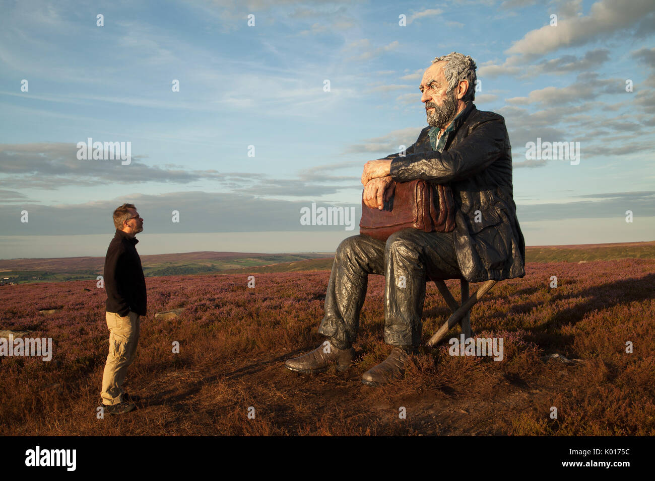 Une statue de trois mètres de hauteur situé sur le North York Moors entre Castleton et Westerdale créé par l'artiste Sean Henry Banque D'Images
