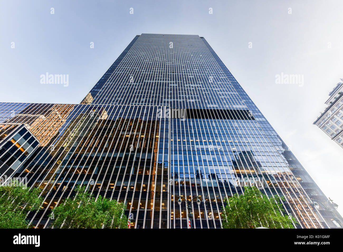 New York - 14 juin 2017 : Un Penn Plaza, conçu par Kahn & Jacobs et achevé en 1972. Il atteint 750 pieds (230 m) avec 57 étages. Banque D'Images
