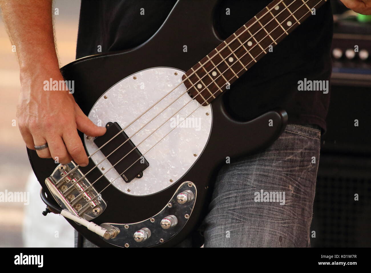 Close-up de guitariste basse Banque D'Images