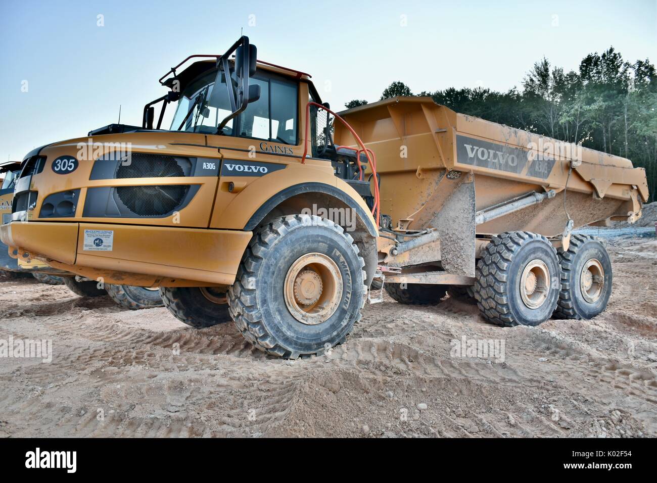 Les camions-benne Volvo à logging déboisement place Banque D'Images